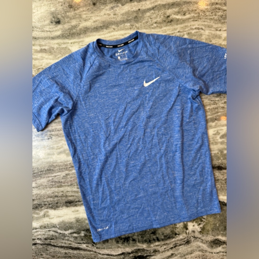 Men’s Nike Short Sleeve Shirt Small